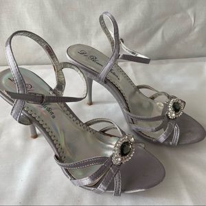 Silver pumps. Size 8